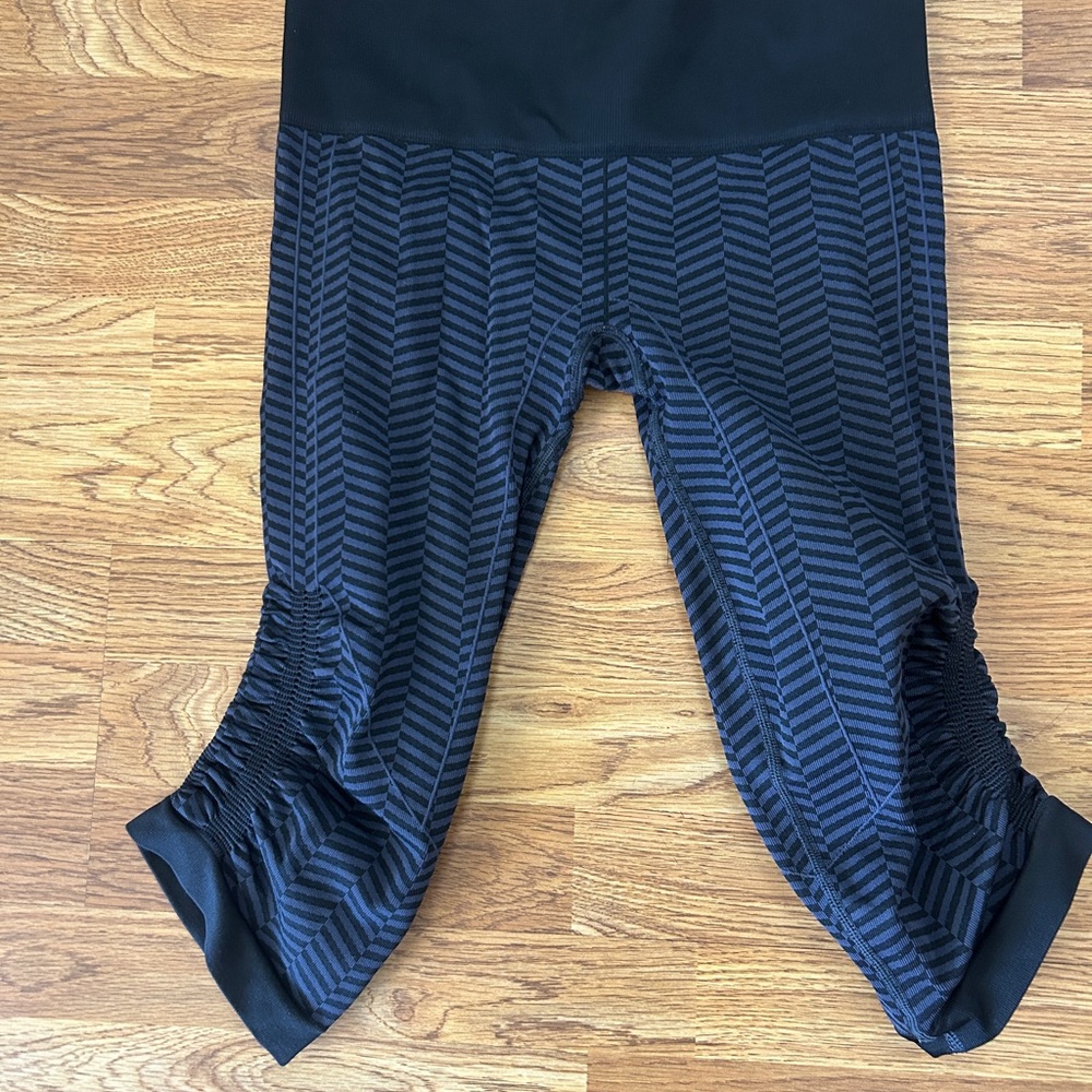 Lululemon Athletica Black and Blue Patterned Leggings